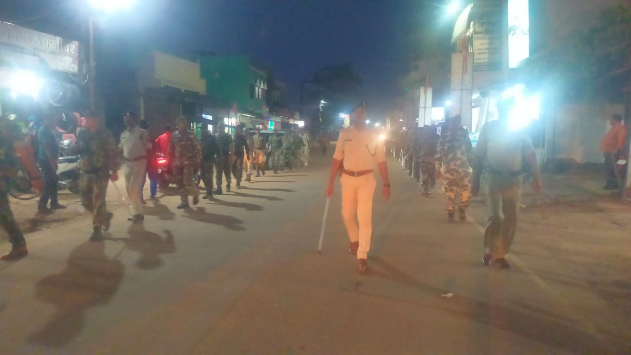 ⏺️ जशपुर शहर की यातायात व्यवस्था को नियंत्रित एवं सुदृढ़ रखने यातायात पुलिस ने निकाला फ्लैग मार्च⏺️💥*